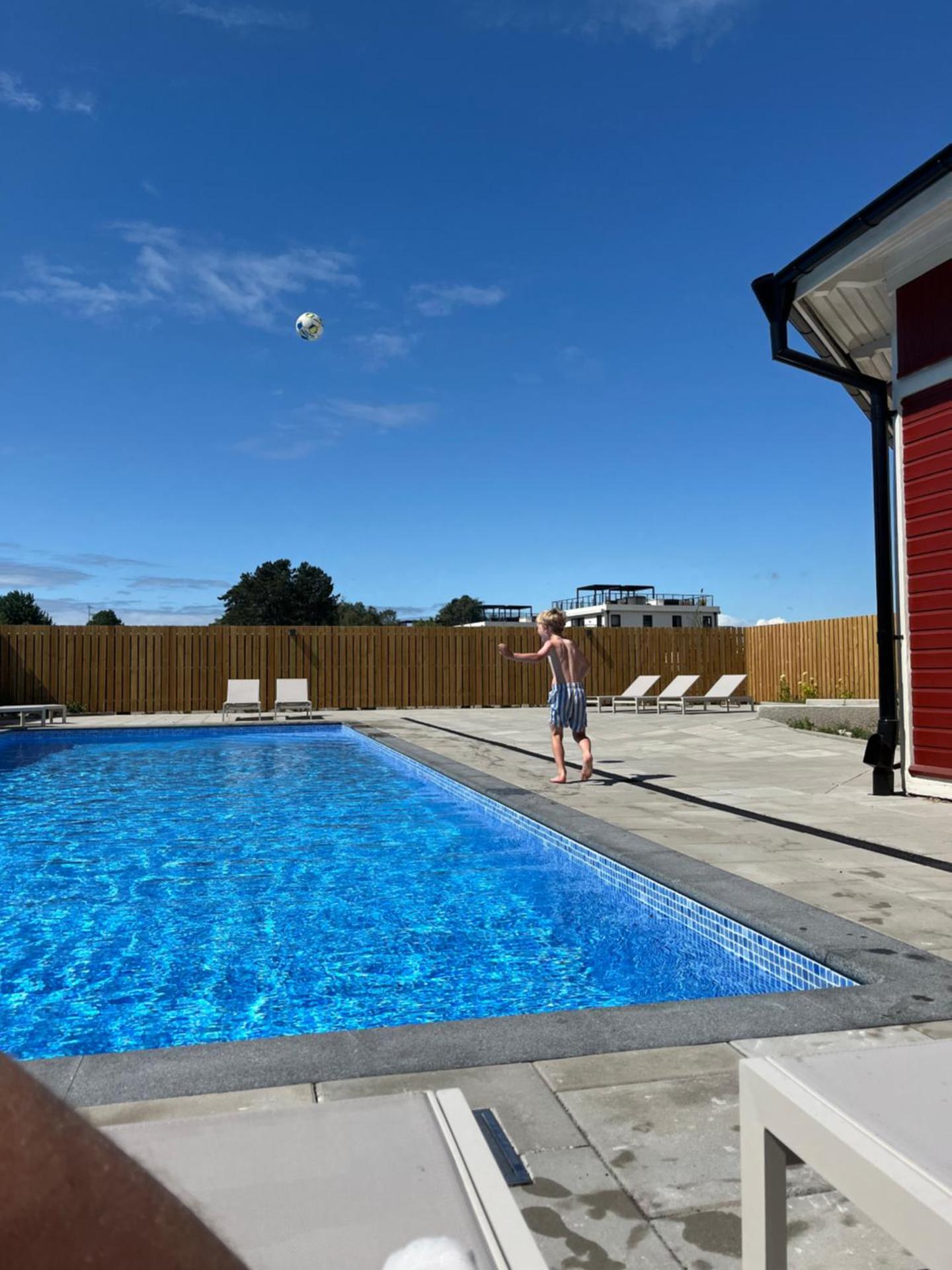 Nybyggd lgh 100m till stranden, 150m till golfbana ,samt gemensam pool och spa