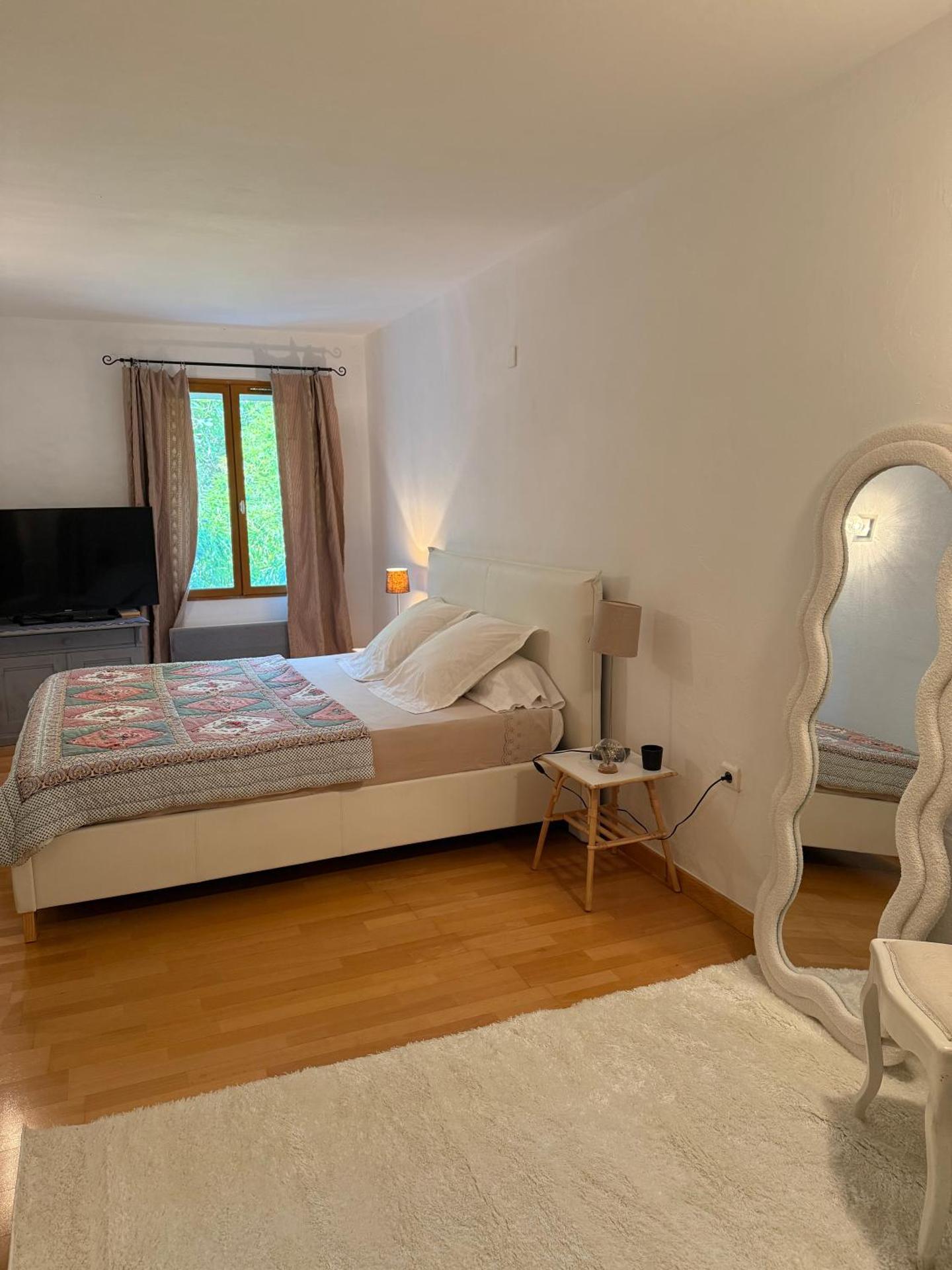 White Ventoux-central-parking gratuit-securise-terrasse & jardin