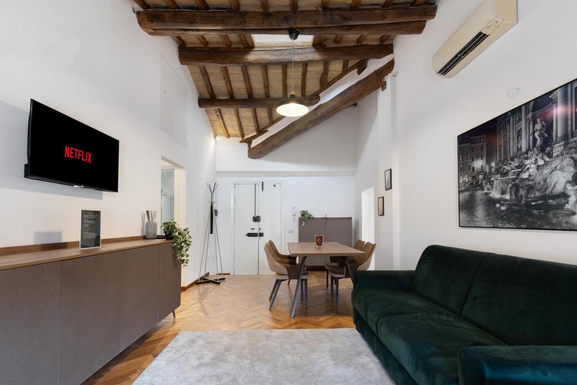 Communal lounge/ TV room