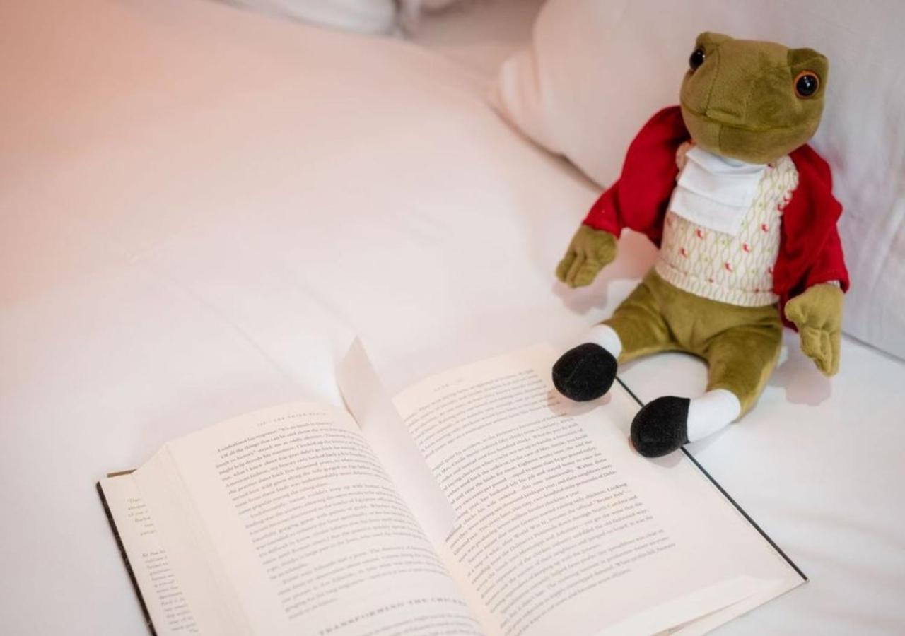  Courtyard Family Room