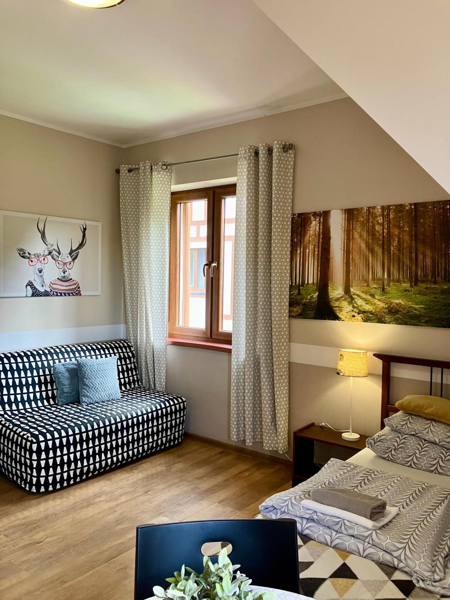 POKOJE GOŚCINNE Złote Modrzewie