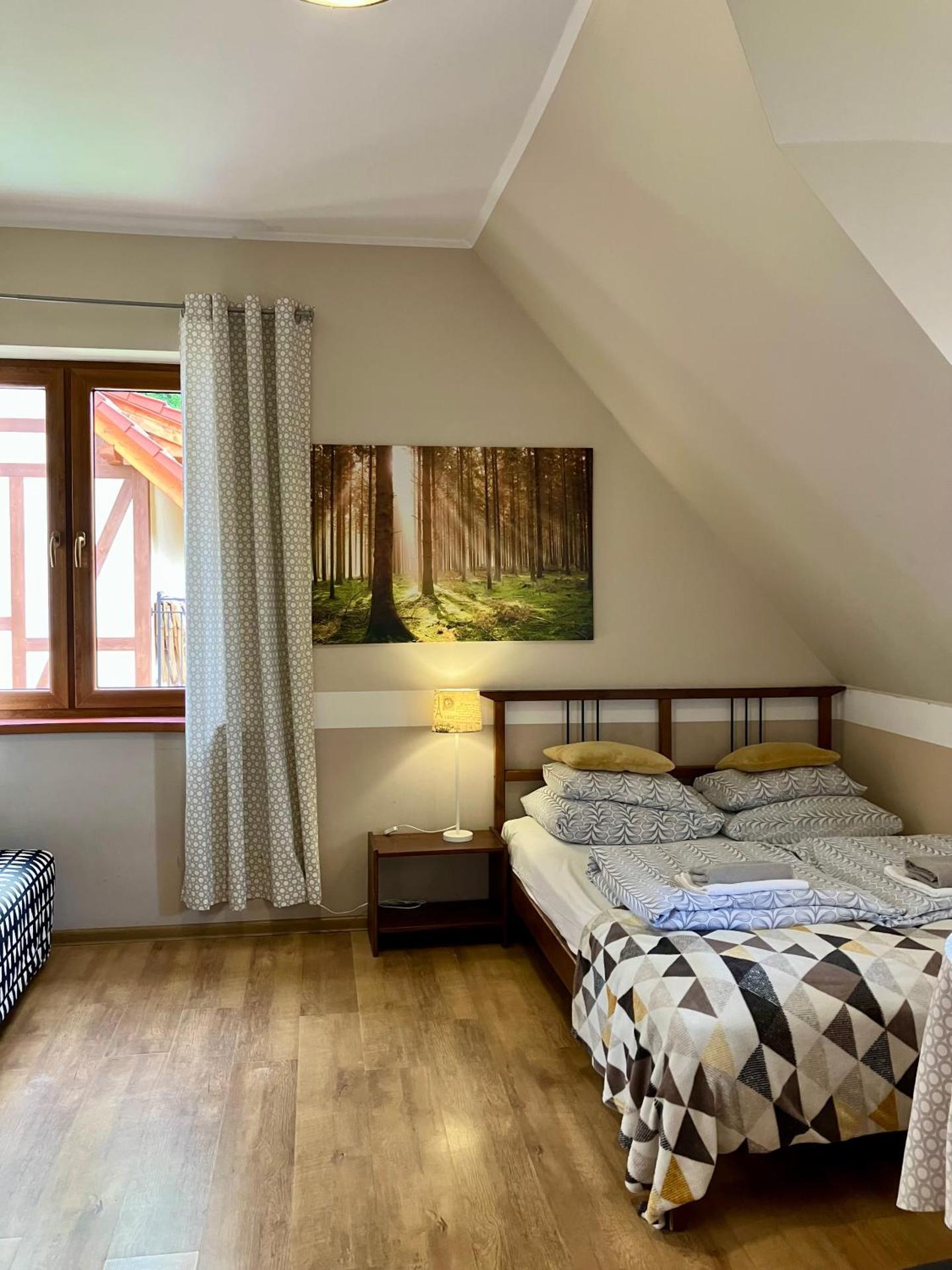 POKOJE GOŚCINNE Złote Modrzewie