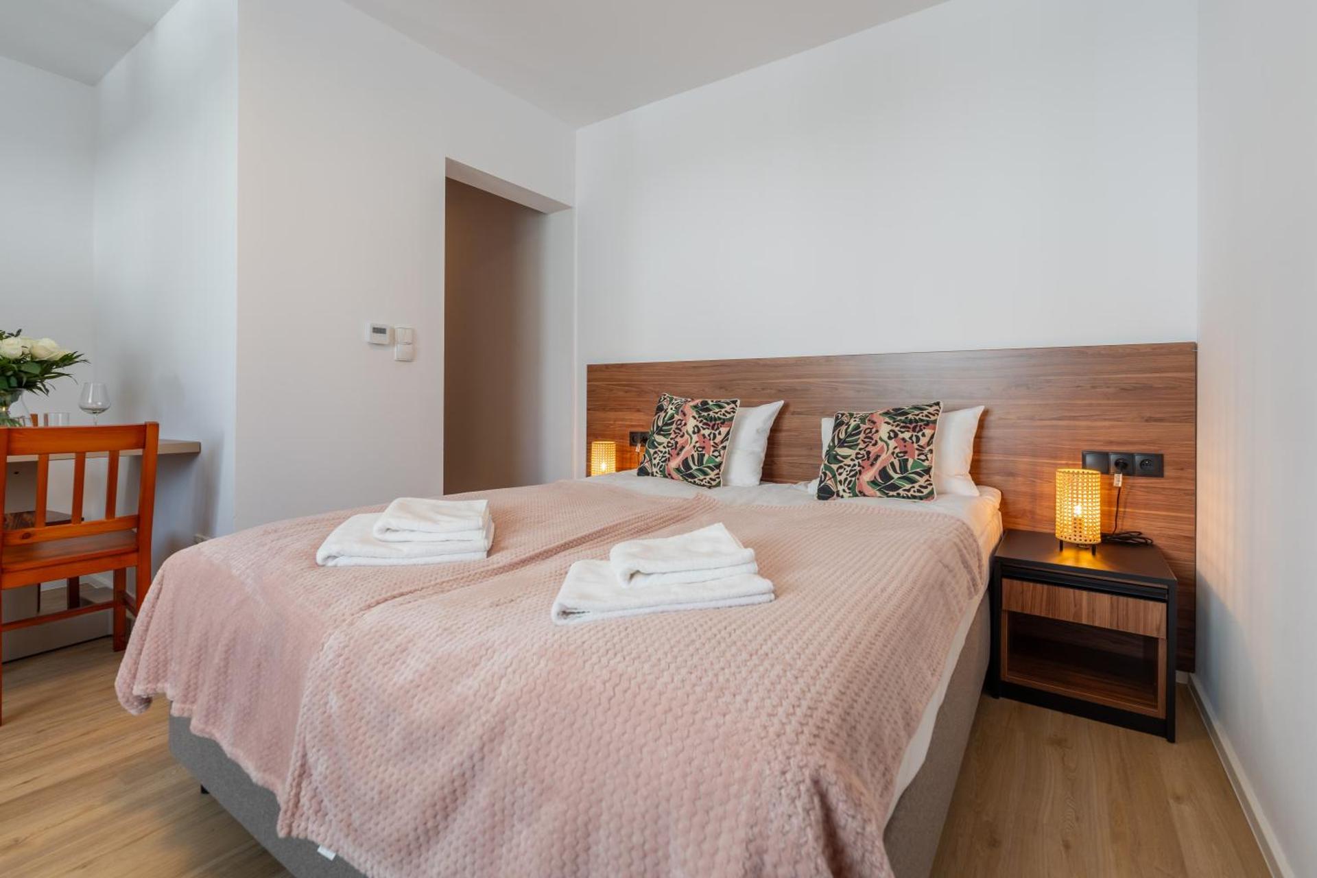 Classic One-Bedroom Apartment with King Bed