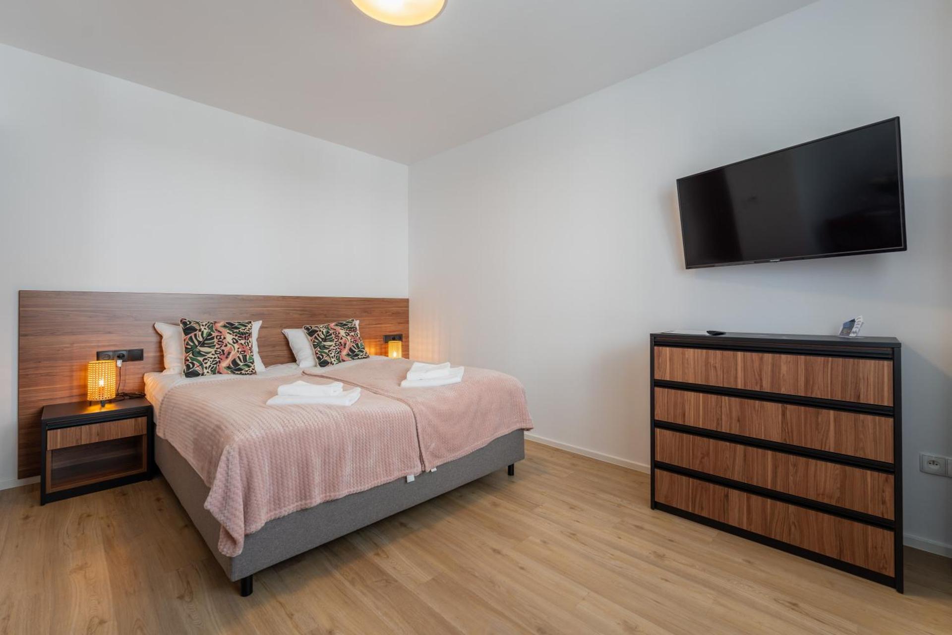 Classic One-Bedroom Apartment with King Bed