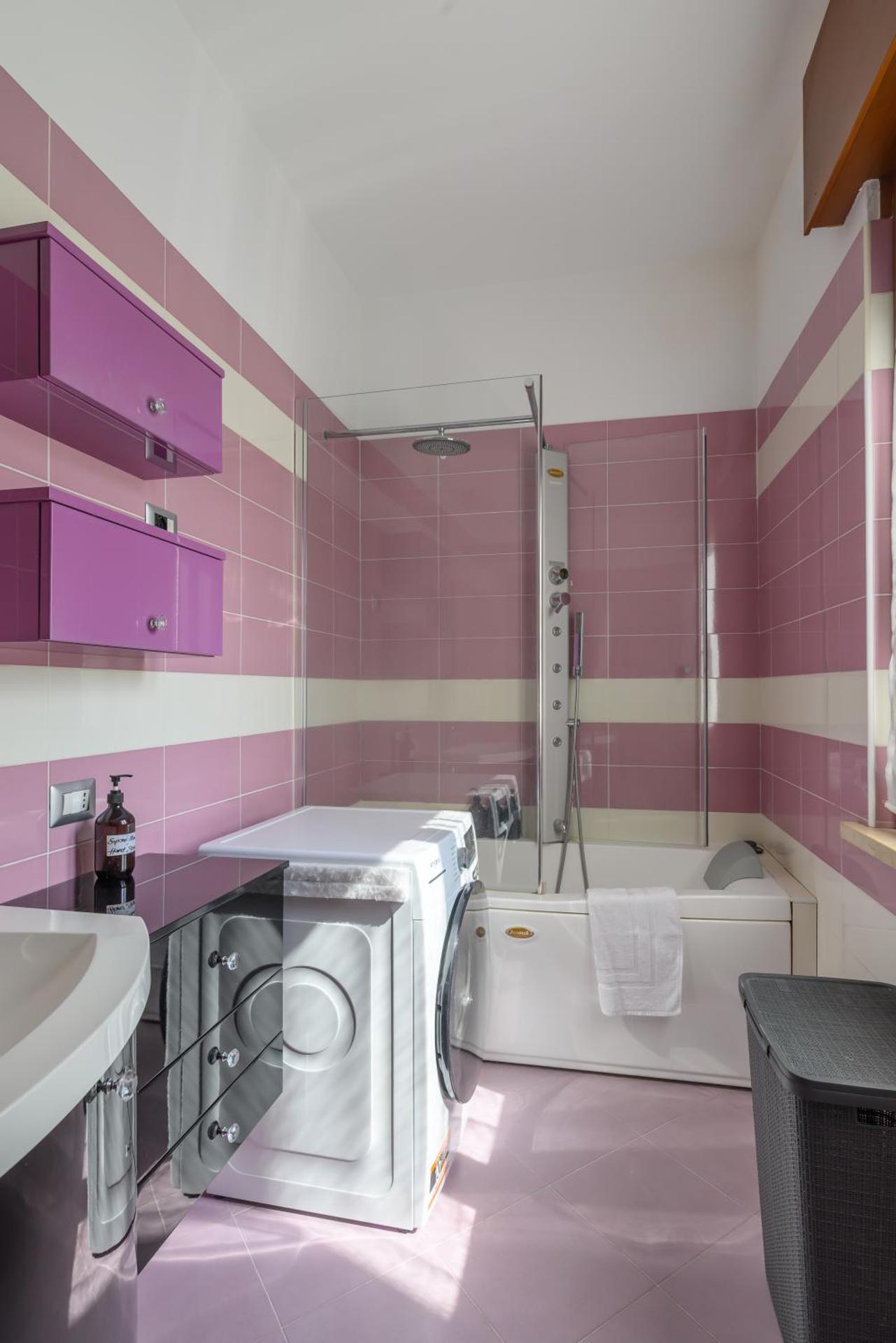 Stay in style - vibrant condo in San Giovanni Lupatoto