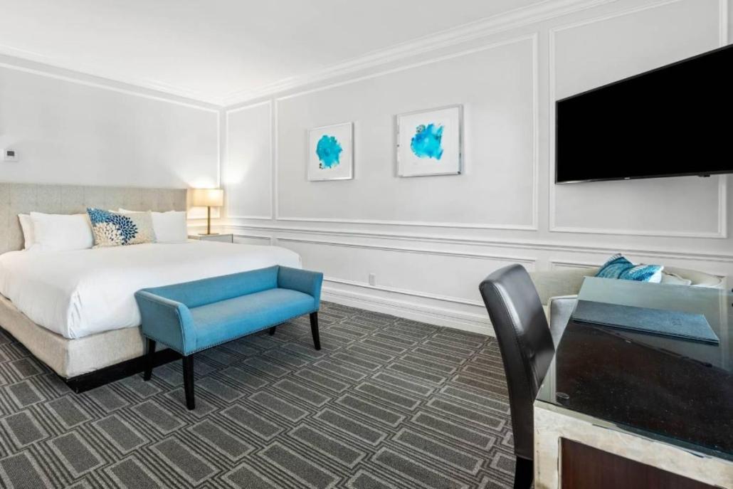 The Pillars Hotel & Club