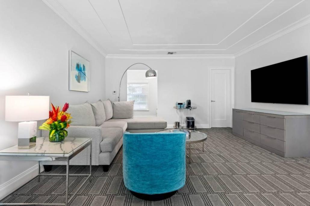 The Pillars Hotel & Club