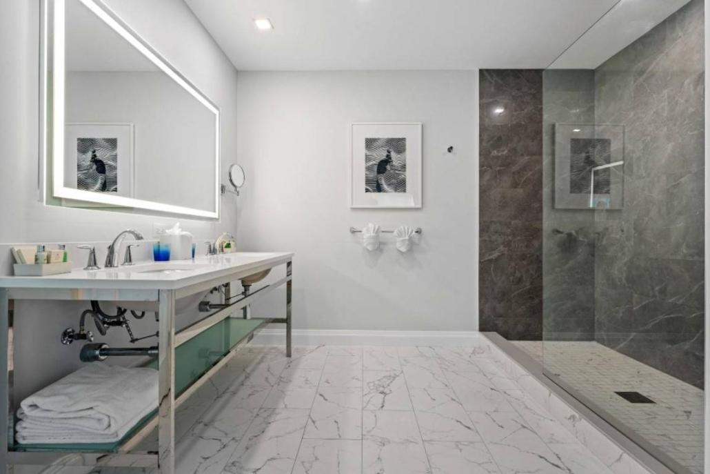 The Pillars Hotel & Club