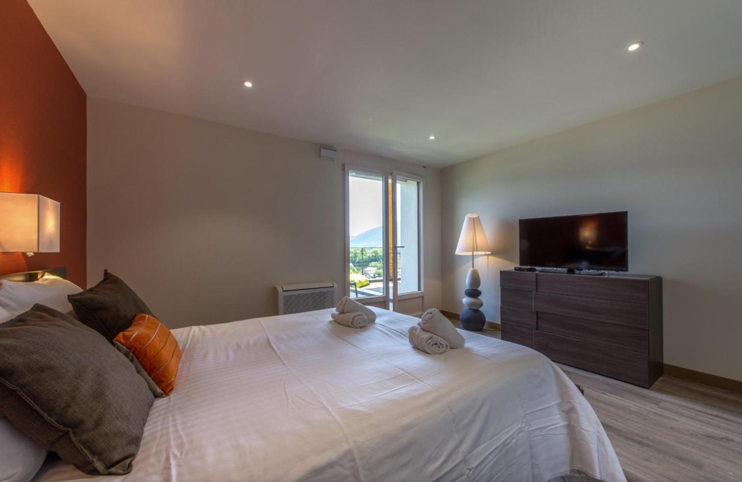 NEW! Villa l'or bleu -DUPLEX & MAINFLOOR- by Les éclectiques