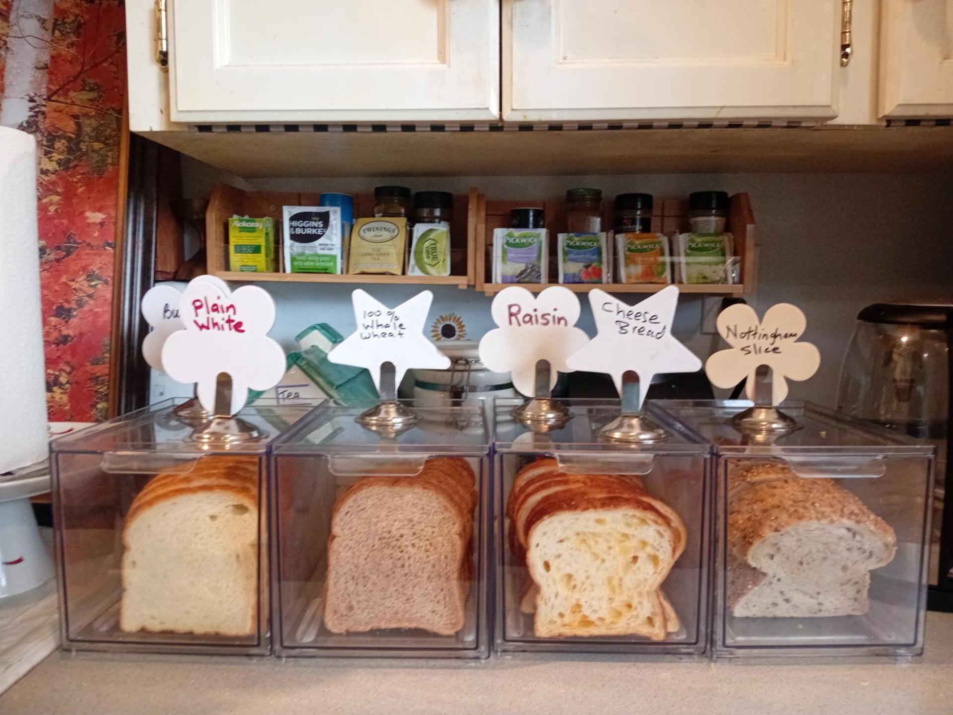 The Breakfast Suite with 2 Queen beds in Fraser Valley Getaway R1