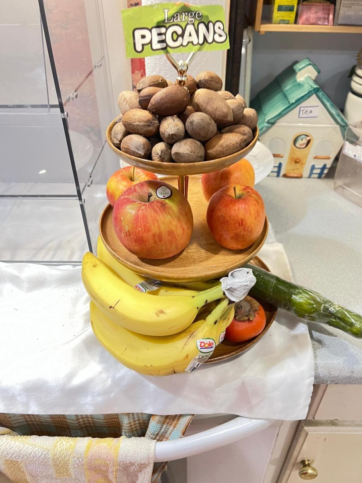 The Breakfast Suite with 2 Queen beds in Fraser Valley Getaway R1