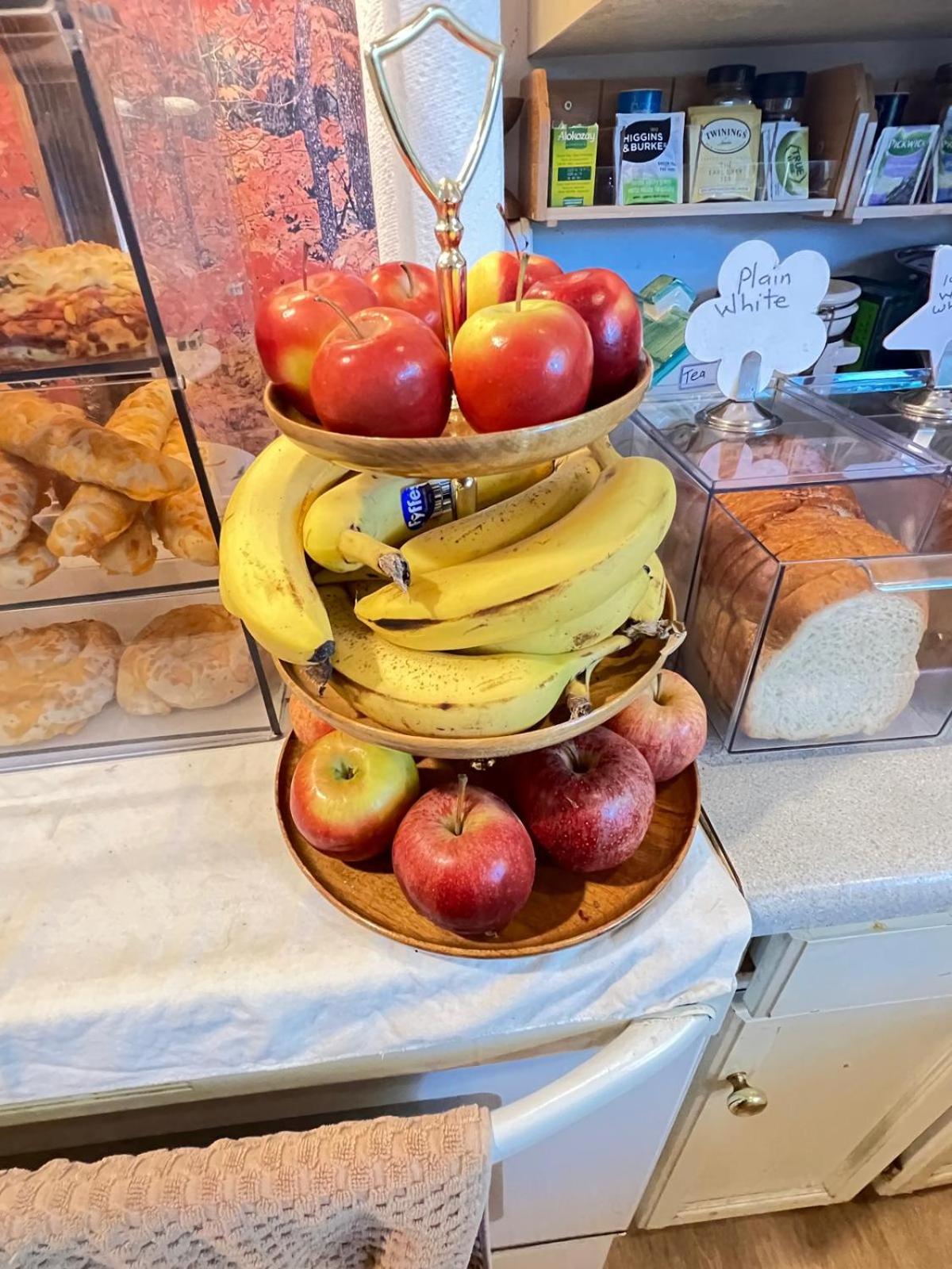 The Breakfast Suite with 2 Queen beds in Fraser Valley Getaway R1