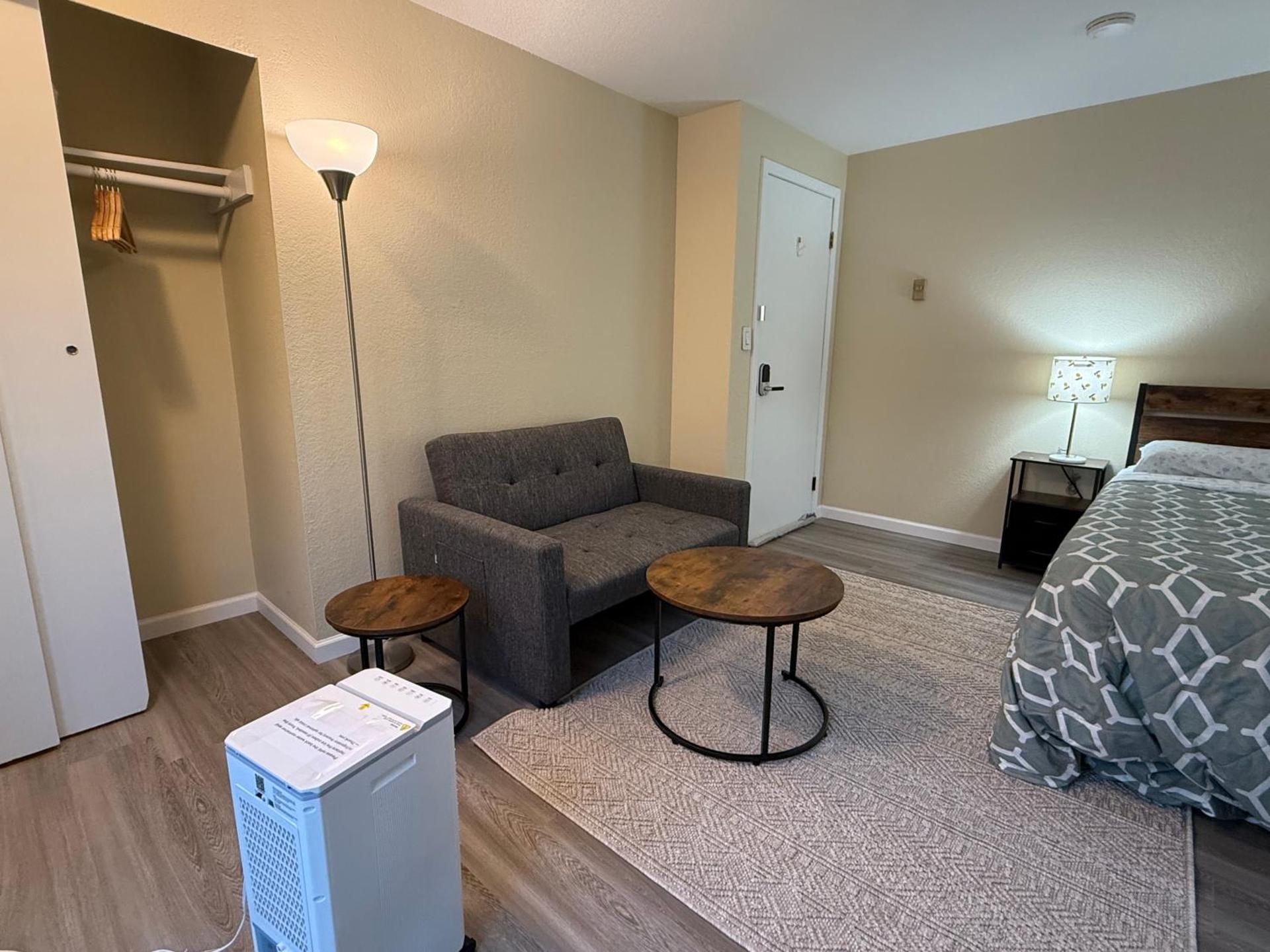 Private Room "Apple" by UW