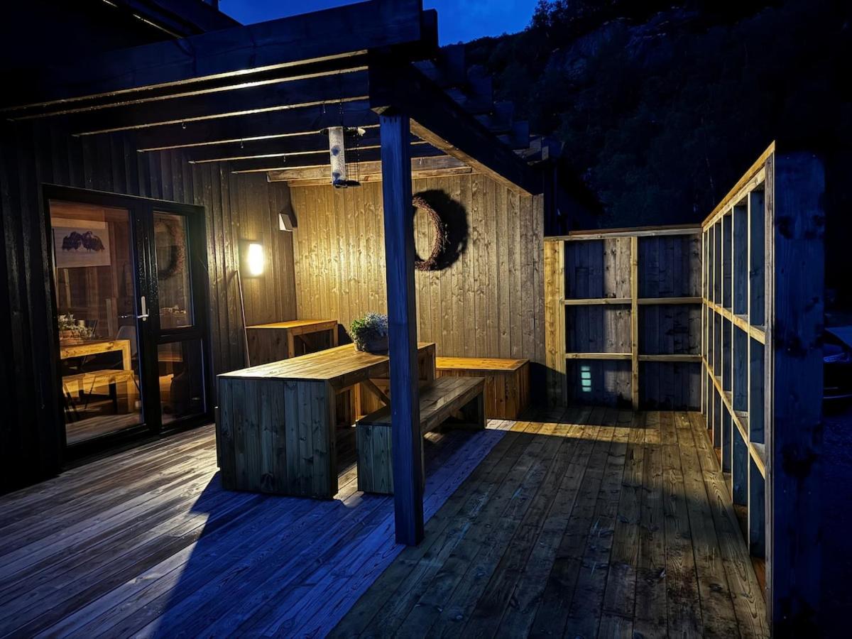 Flott nyere hytte i Sirdal med fantastisk utsikt og solforhold