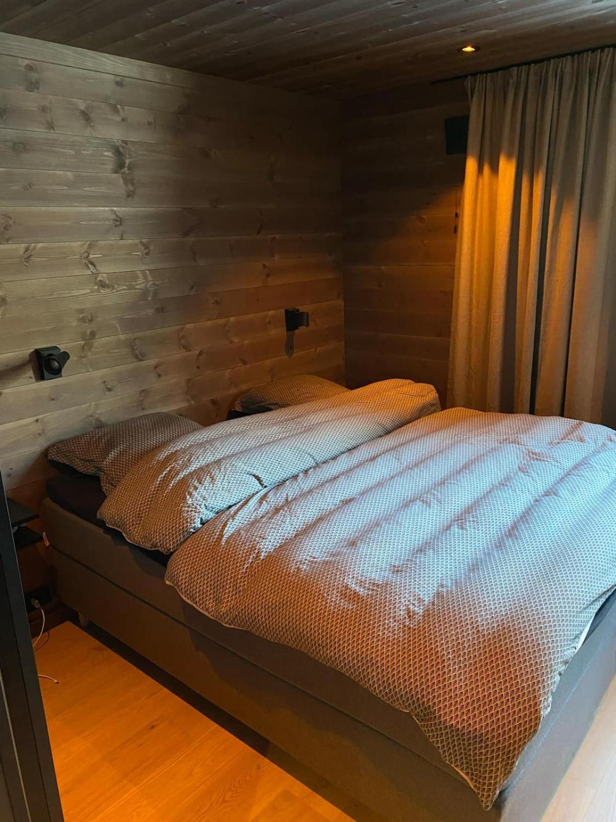 Flott nyere hytte i Sirdal med fantastisk utsikt og solforhold