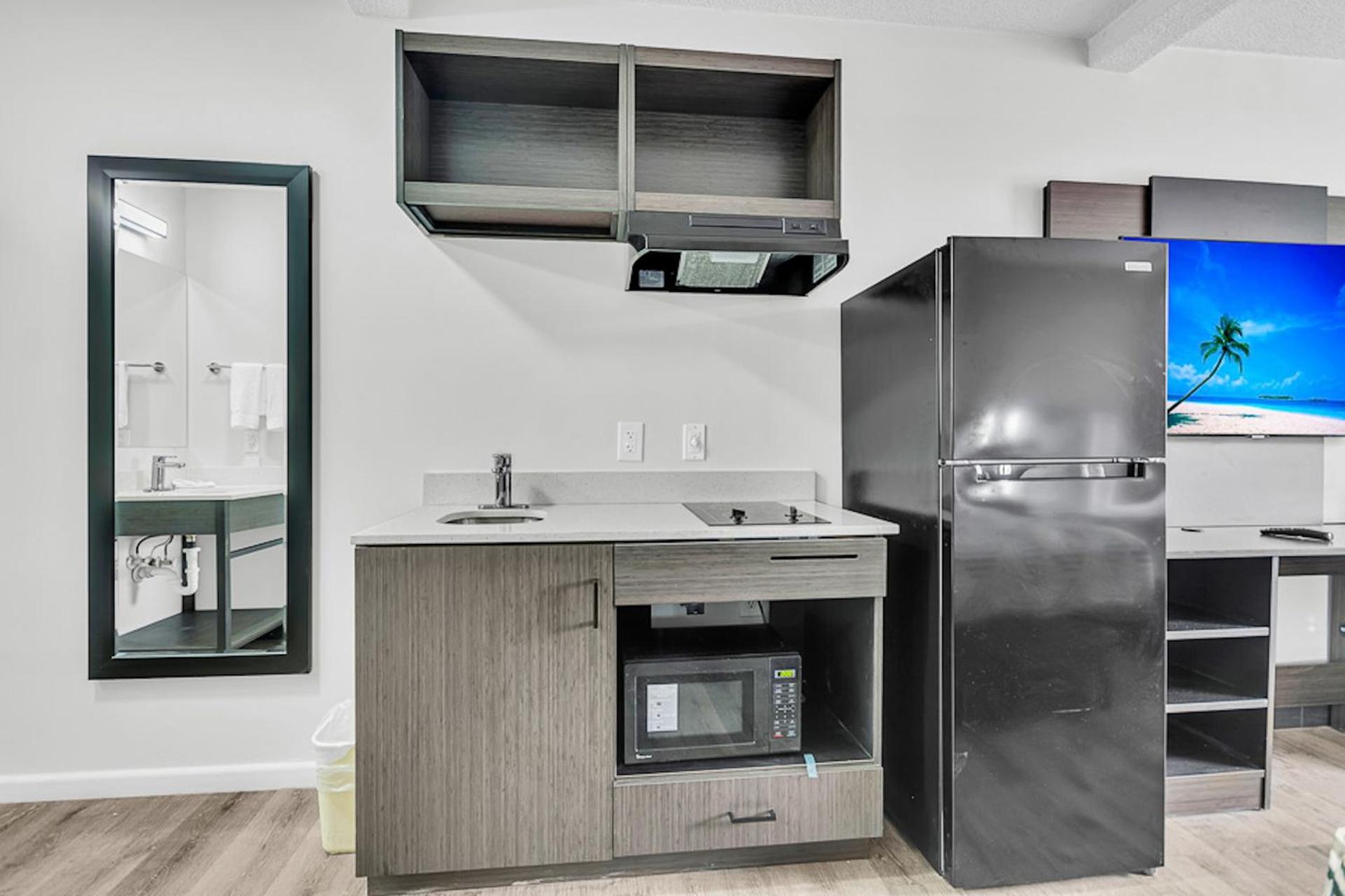 Kitchen or kitchenette