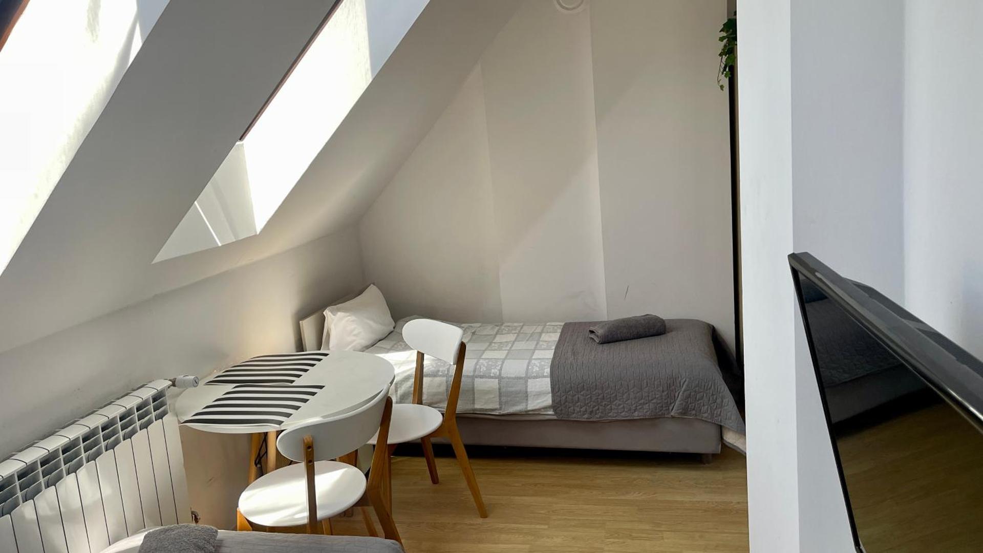 Economy Twin Room with Private External Bathroom