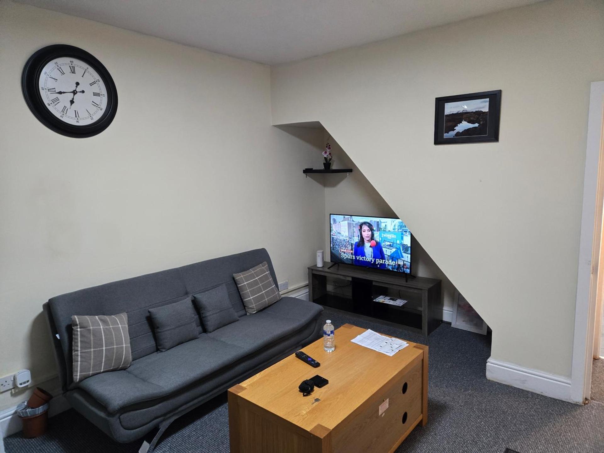 Communal lounge/ TV room