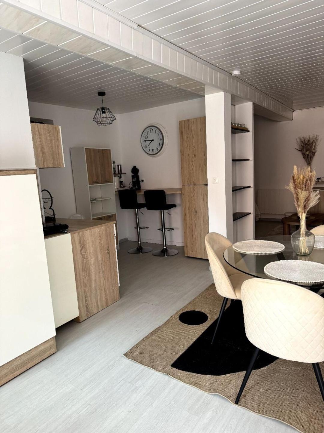 Ideal 50 m2 terrace, free parking