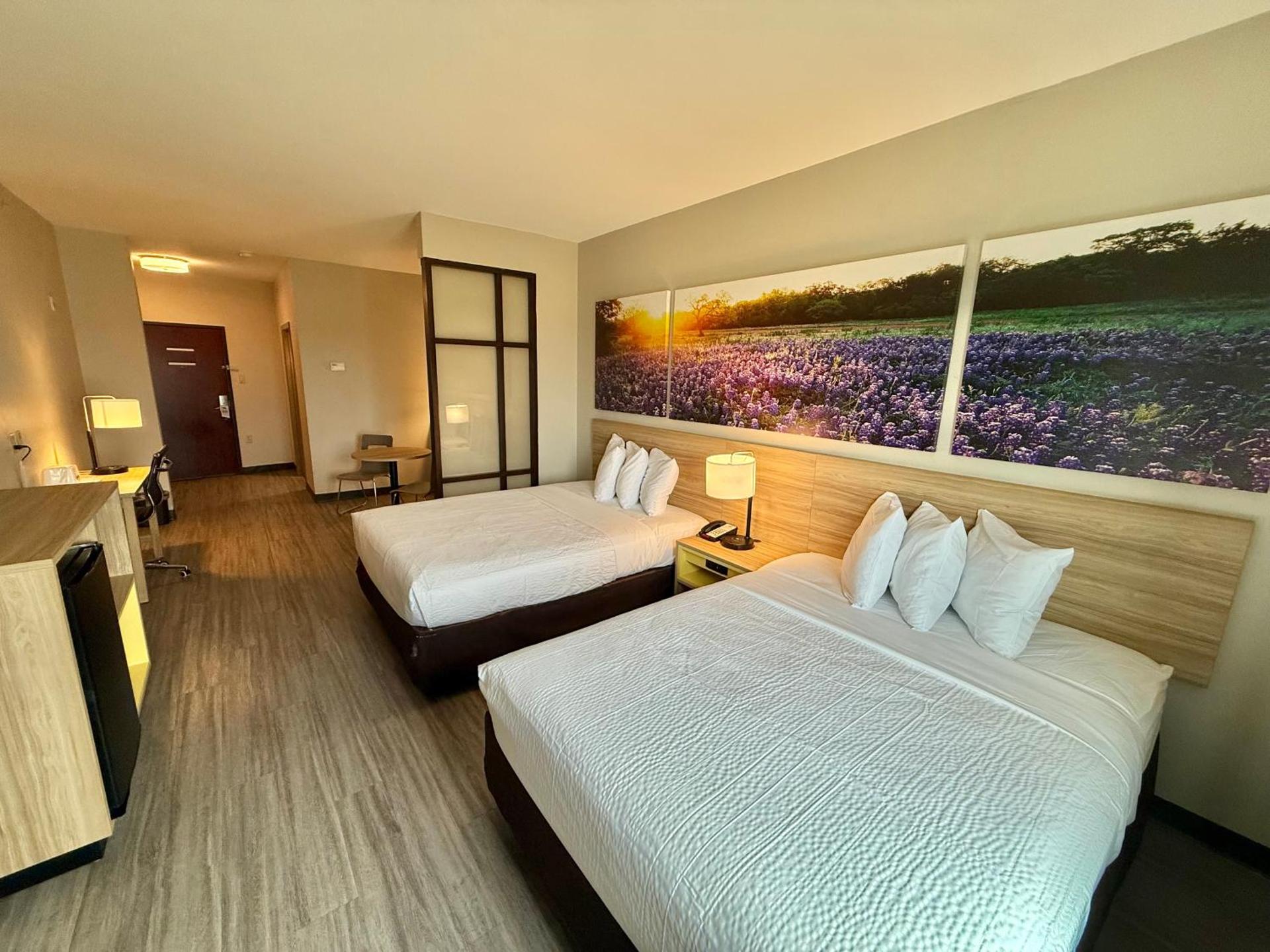 Days Inn & Suites by Wyndham Houston / West Energy Corridor