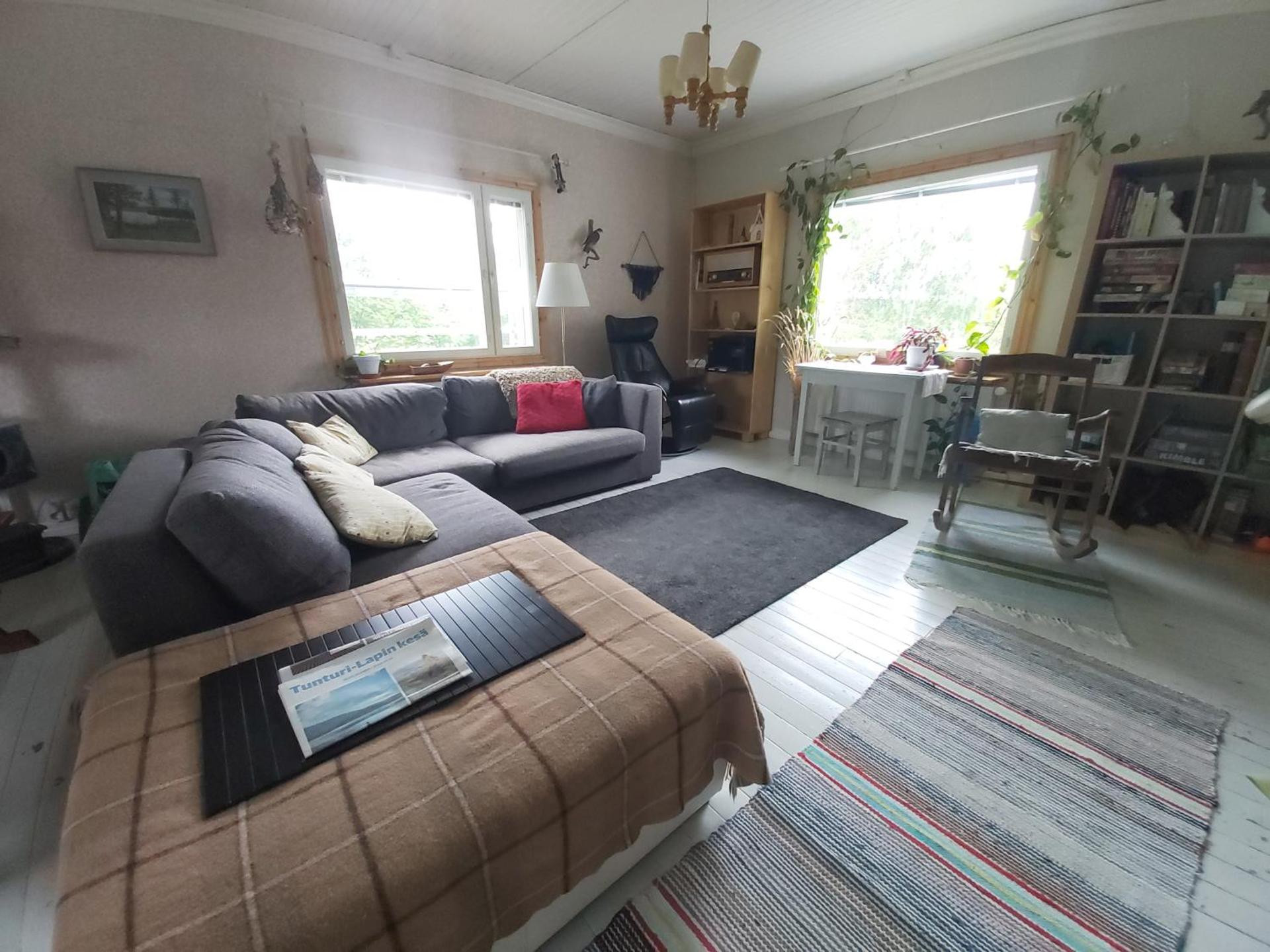 Communal lounge/ TV room