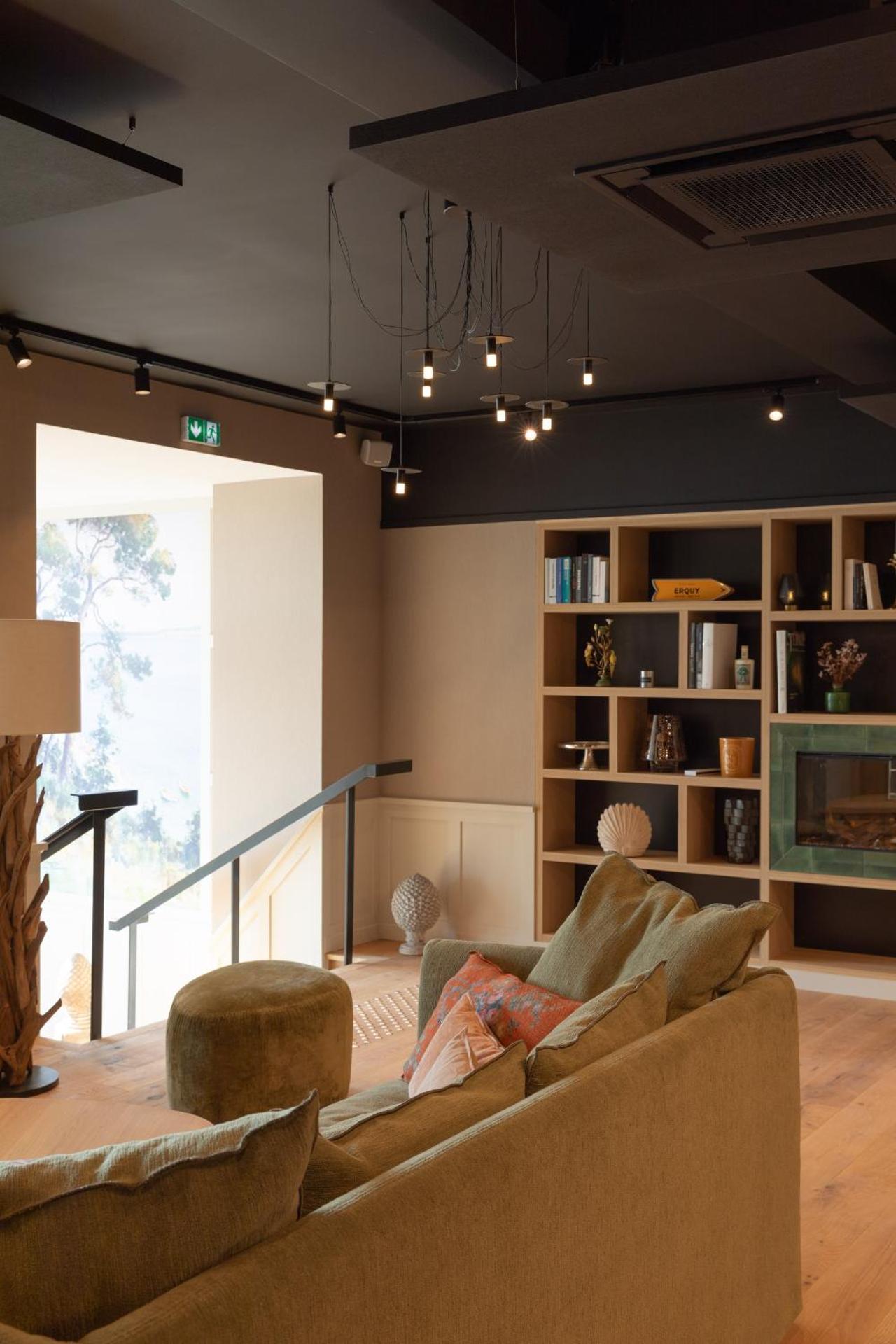 Communal lounge/ TV room