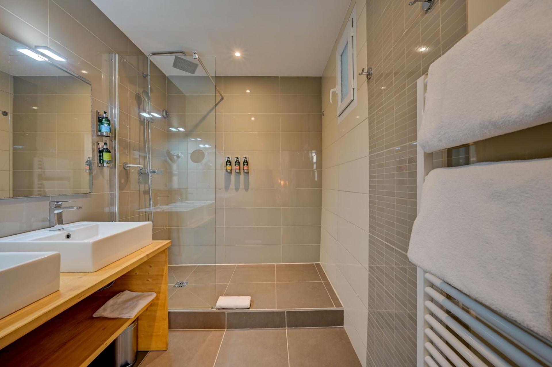 Superior King Room - Non-Smoking