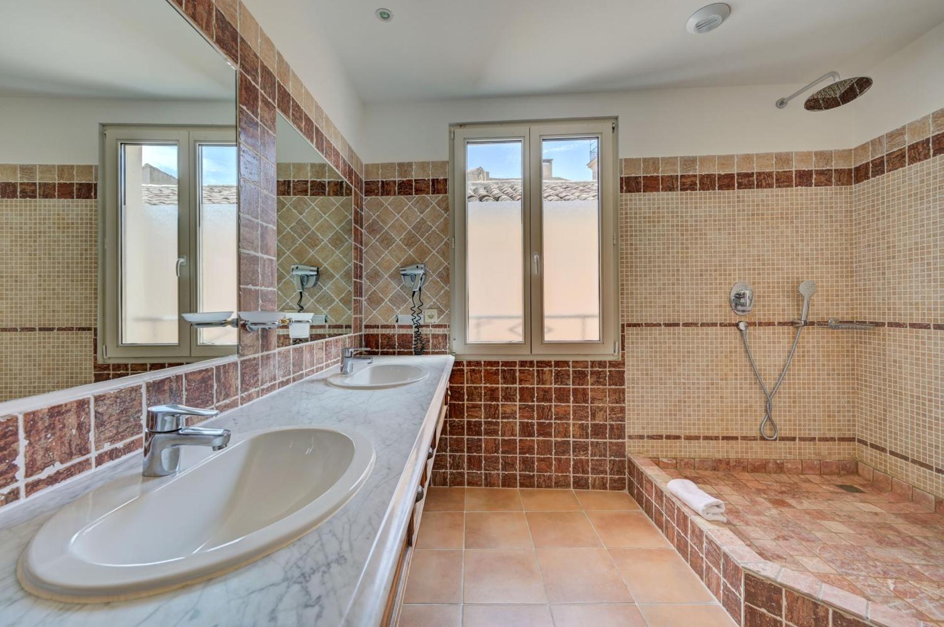 Deluxe King Room with Balcony - Non-Smoking