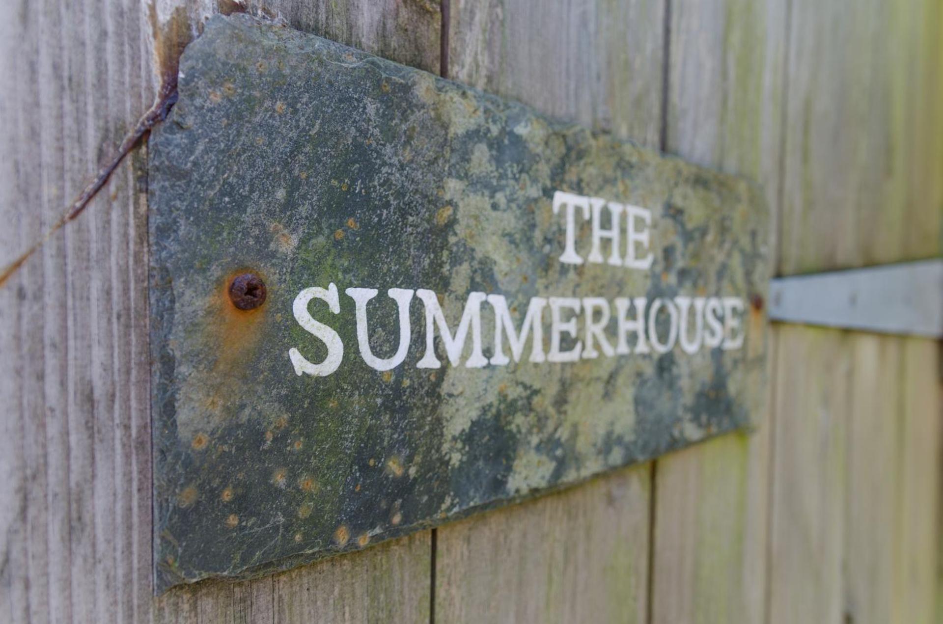 Charming Summerhouse Annexe in lush gardens in Fowey