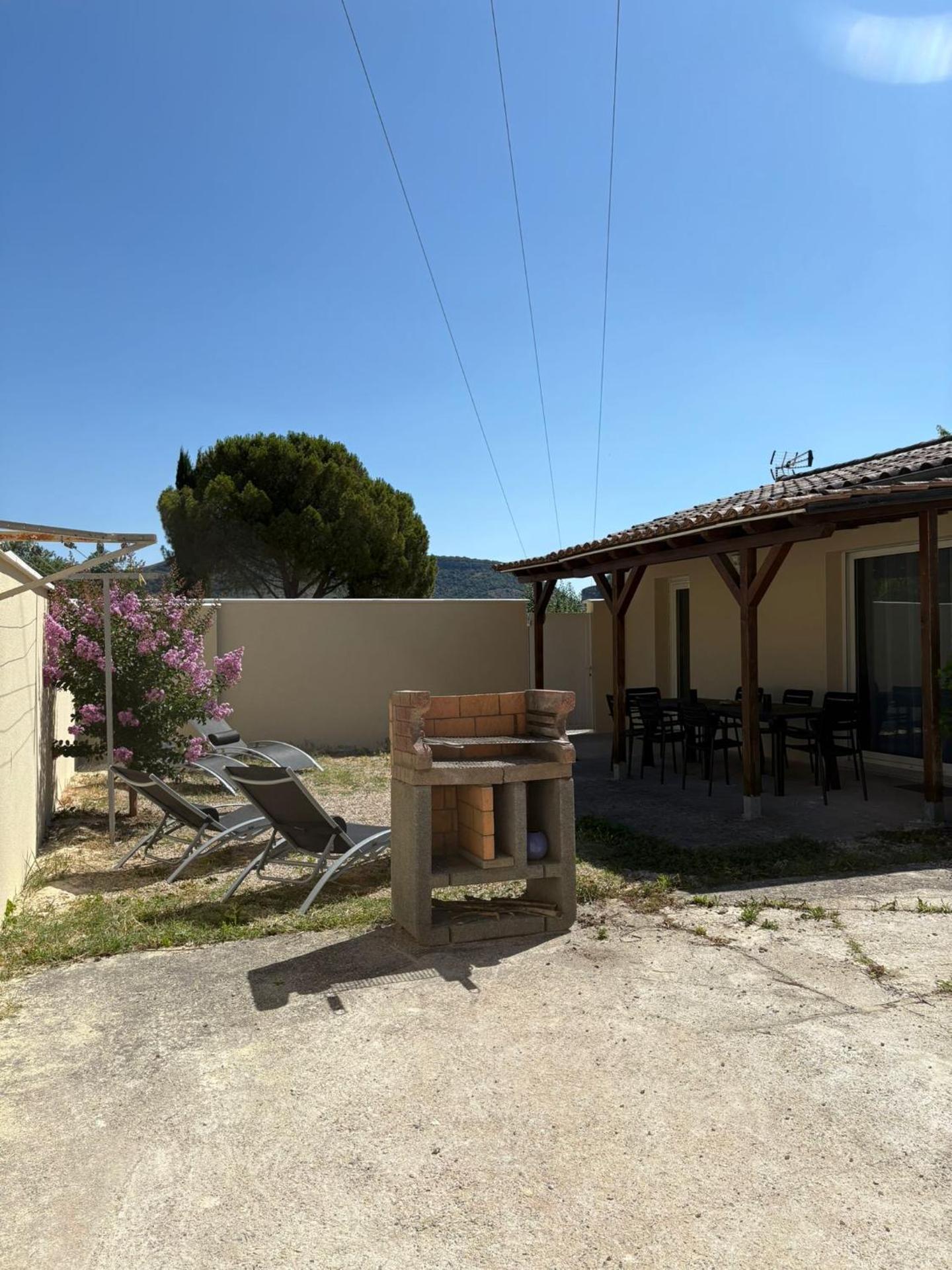 Maison au calme avec terrasse