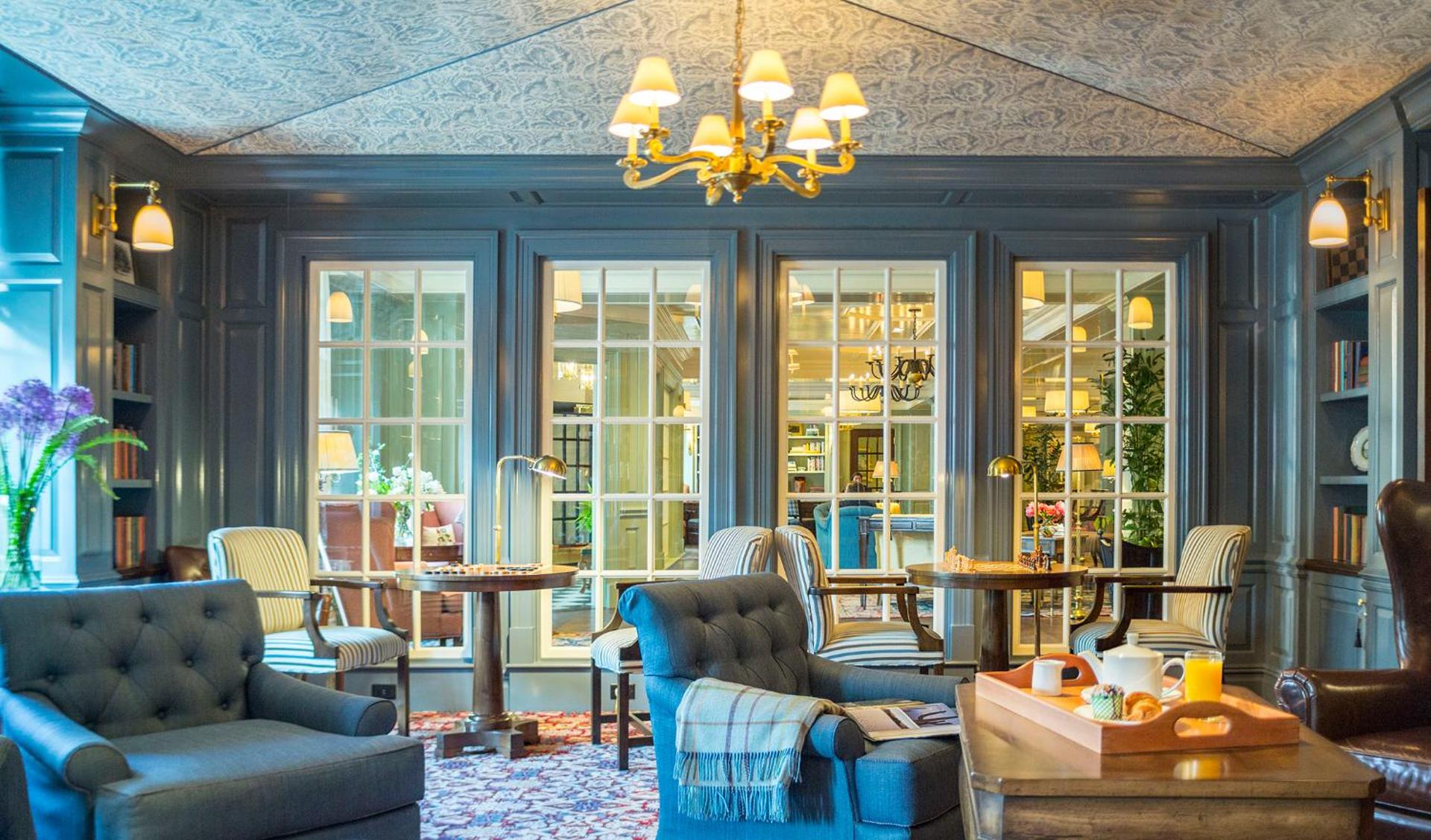 Communal lounge/ TV room