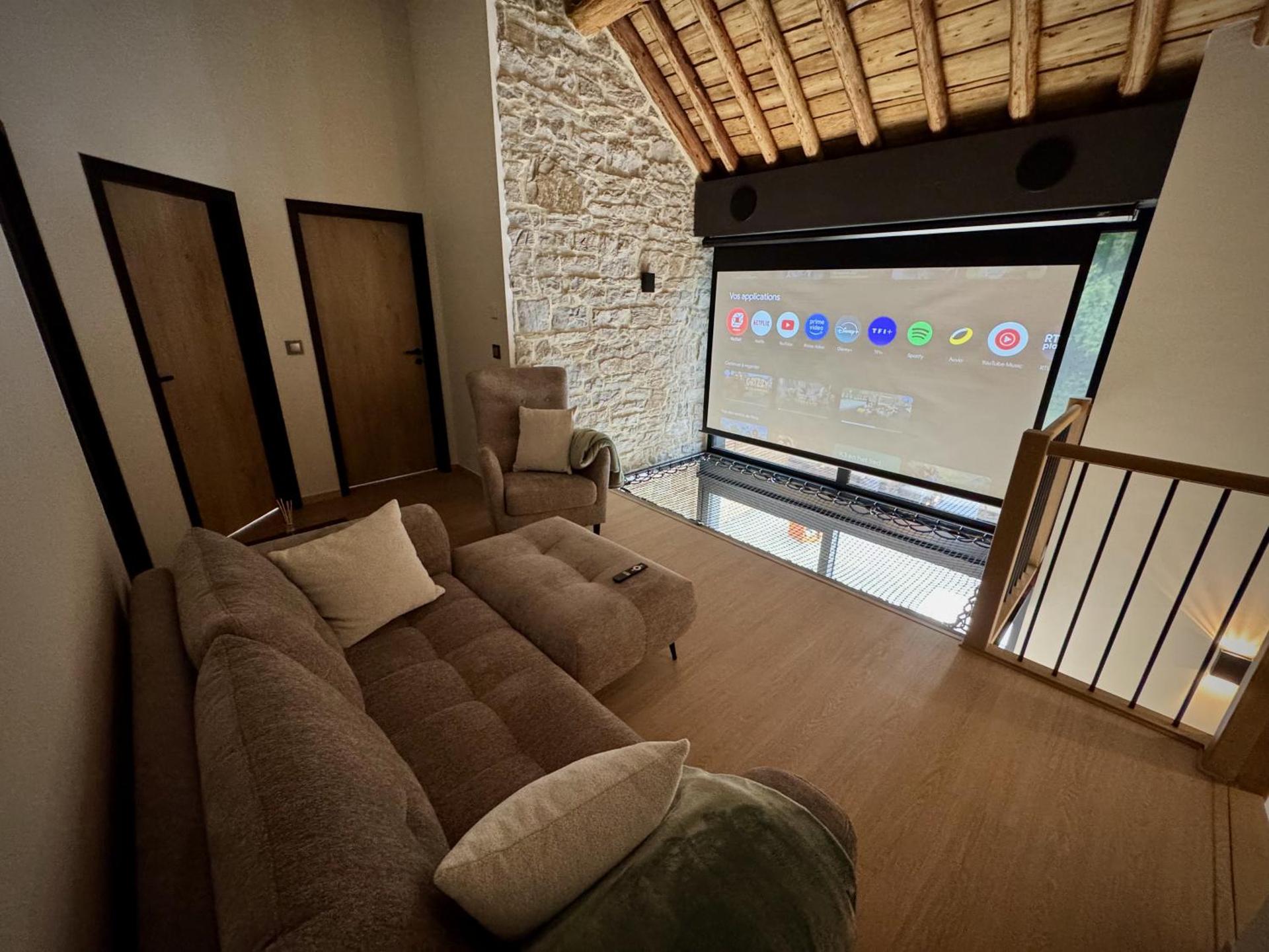 Communal lounge/ TV room