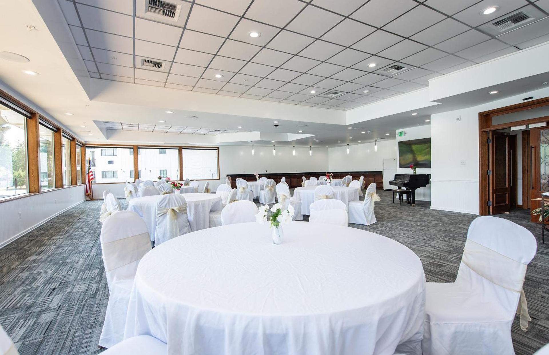 Oyster Bay Inn & Suites