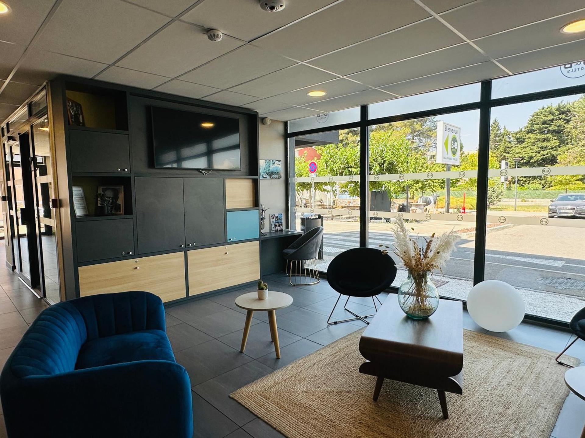 Communal lounge/ TV room