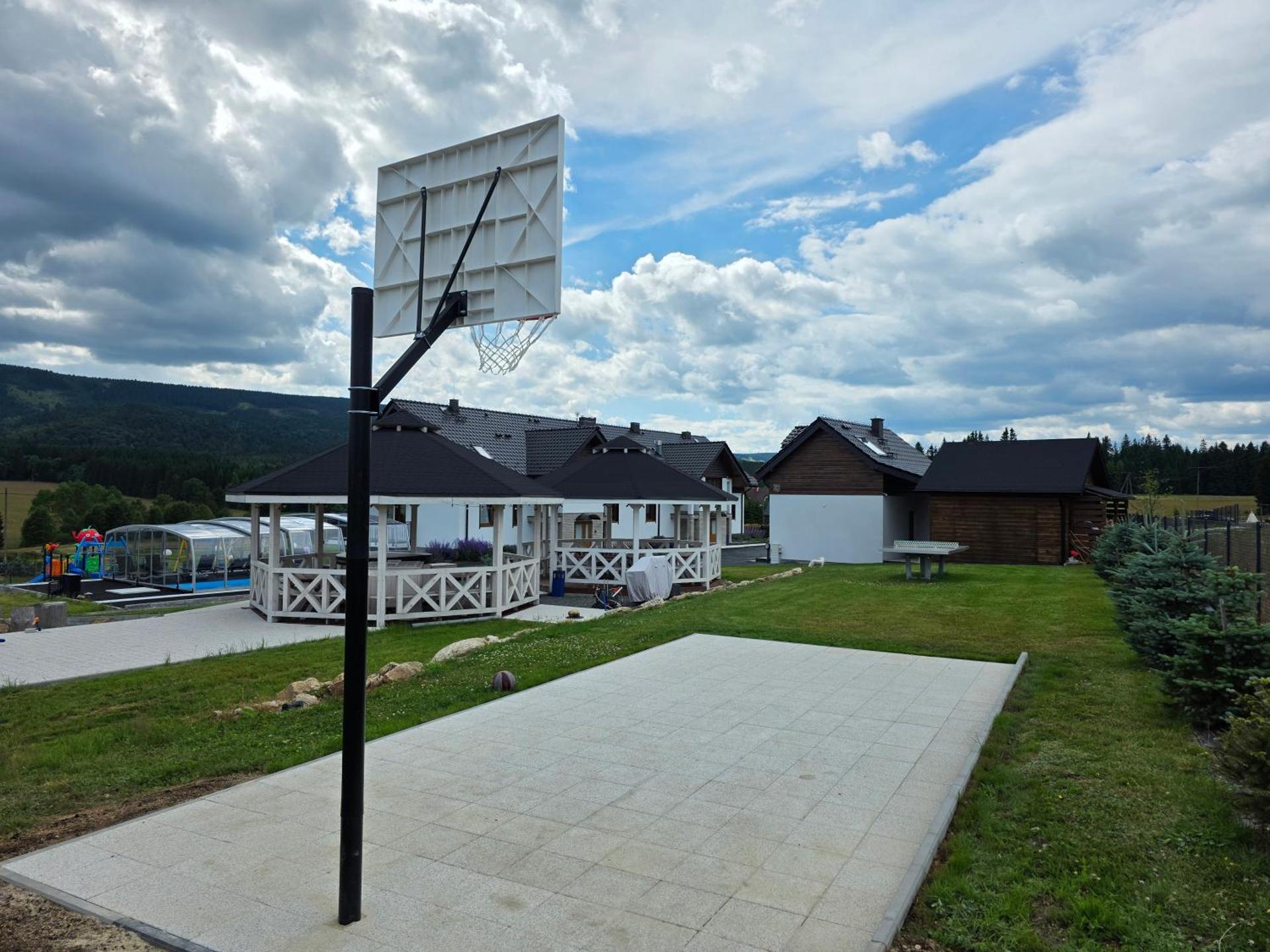 Jagodowy Ski&Spa DeLux apartamenty z widokiem na góry,4km od Zieleniec Ski Arena Podgrzewany basen zewnętrzny latem,bilard,Wi-Fi w cenie Restauracja,balia,sauna na miejscu