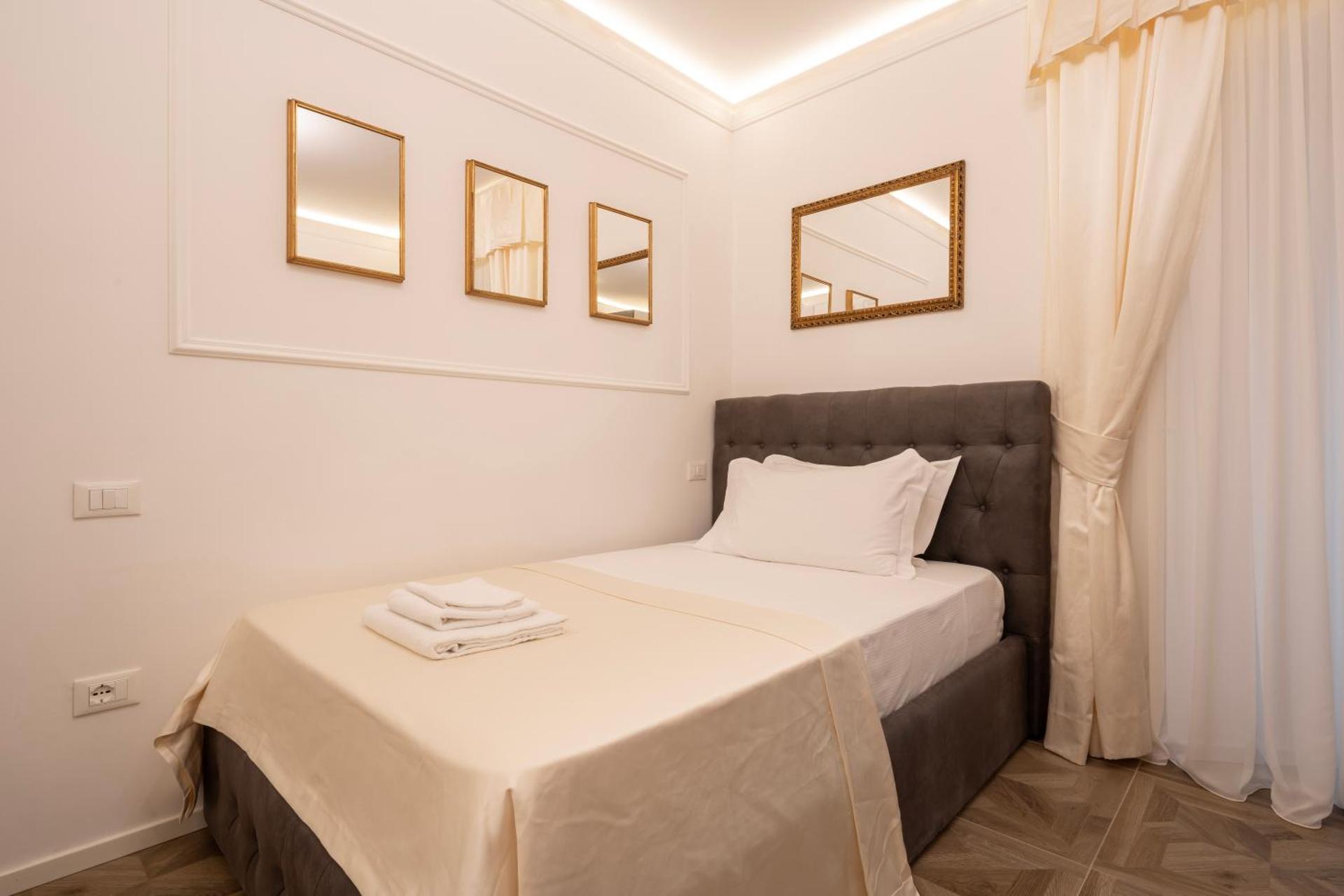 La camera degli Specchi Piazza Unità D'Italia