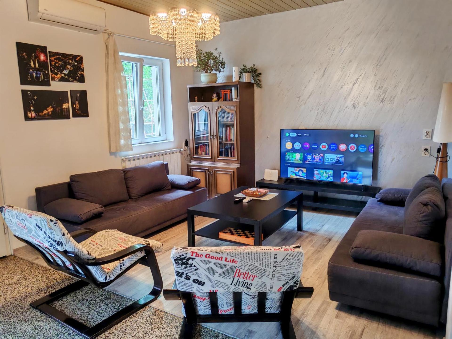 Communal lounge/ TV room