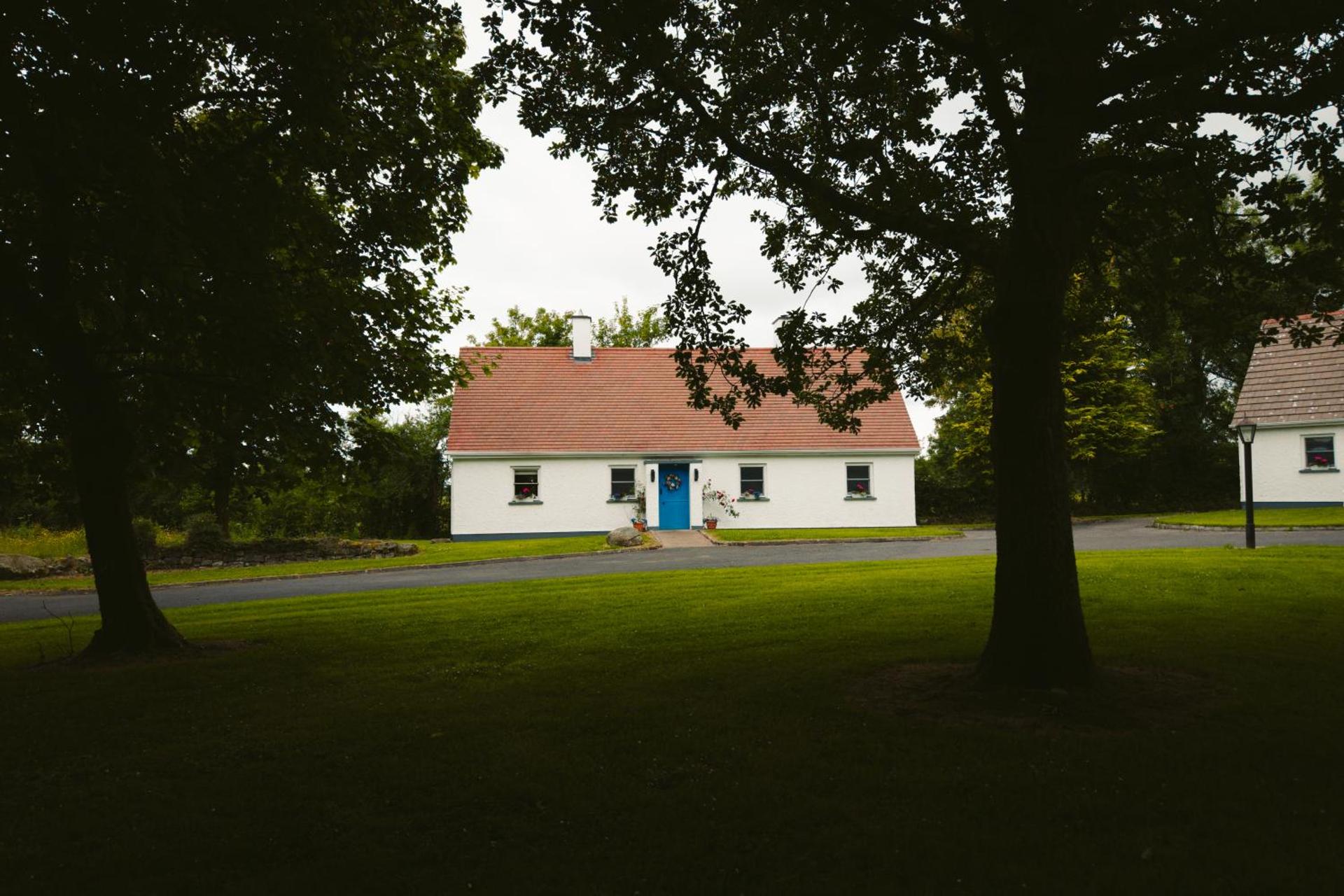 Longford Holiday Blue Sky Self Catering Cottage