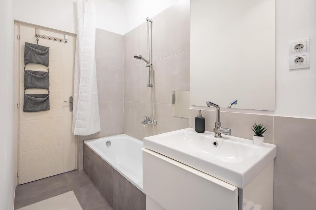 Modern Elegance Spacious and Cozy