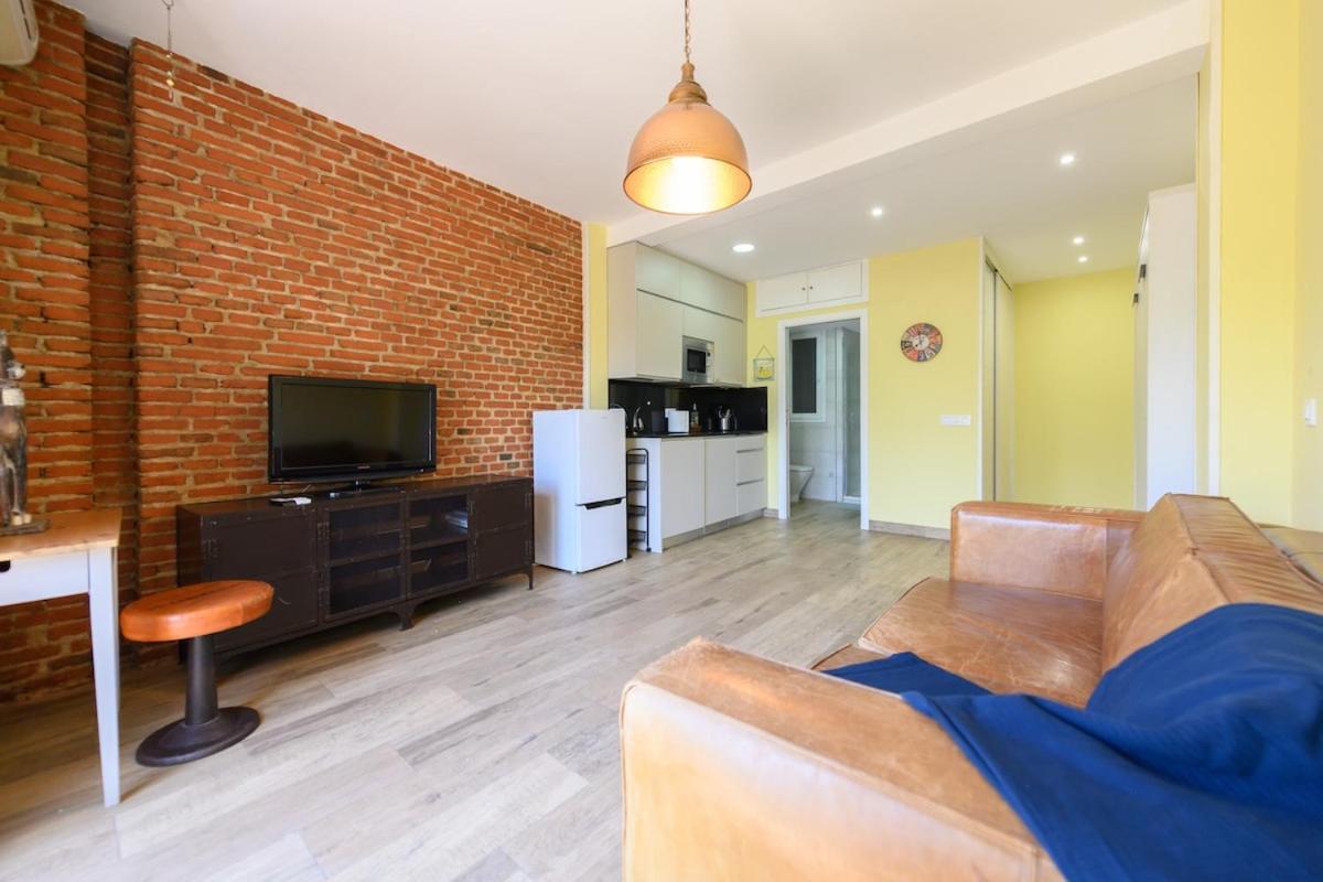 Studio with balcony Everything you need Temporary AMA144