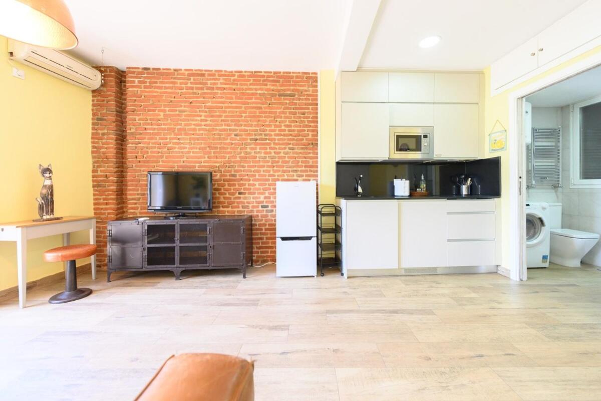 Studio with balcony Everything you need Temporary AMA144