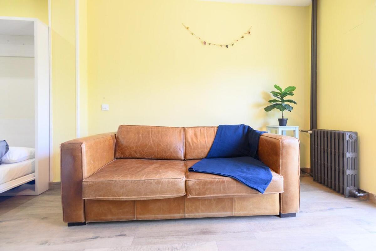 Studio with balcony Everything you need Temporary AMA144