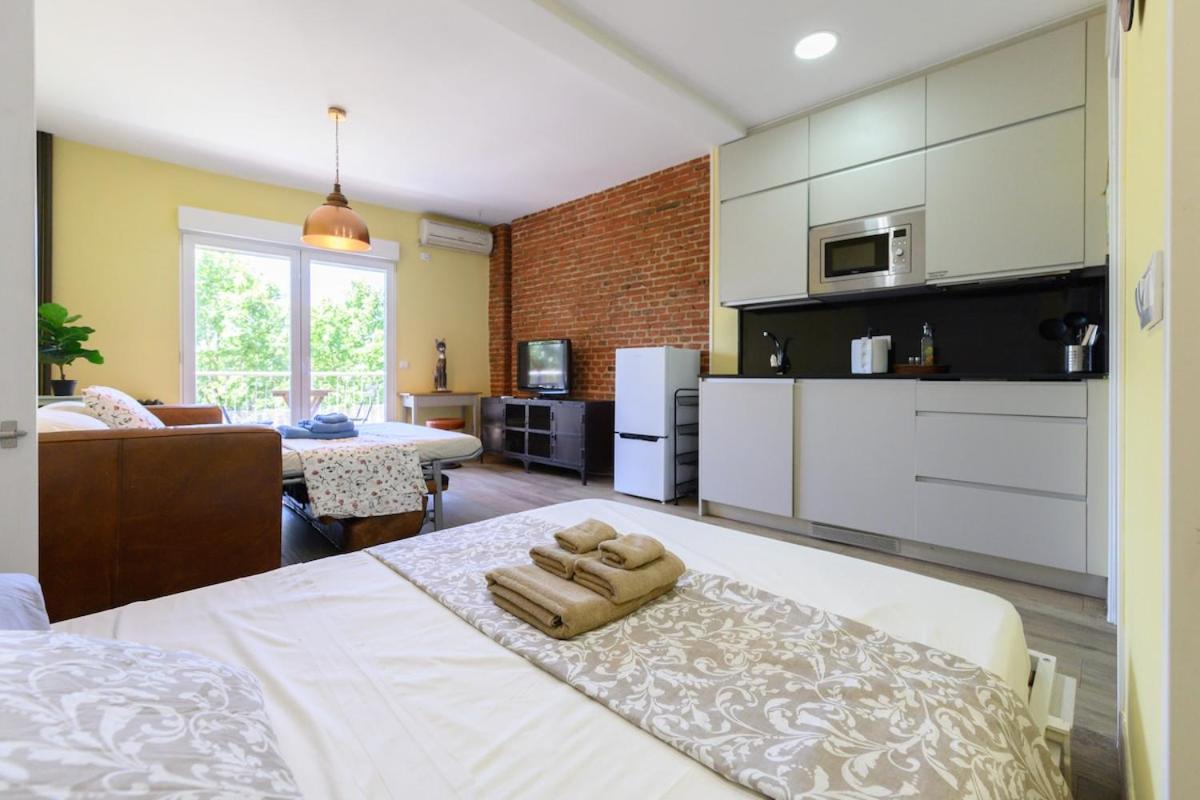 Studio with balcony Everything you need Temporary AMA144