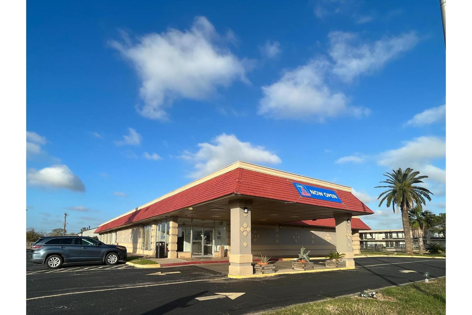 Studio 6 Lake Jackson, TX