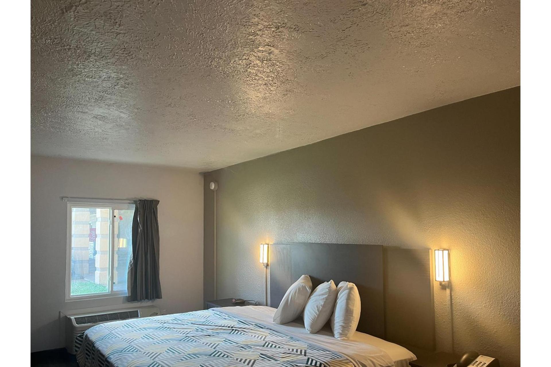 Studio 6 Lake Jackson, TX