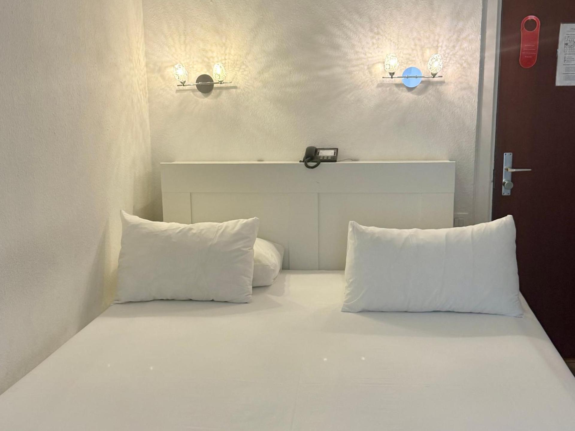 Single Room with Private External Bathroom