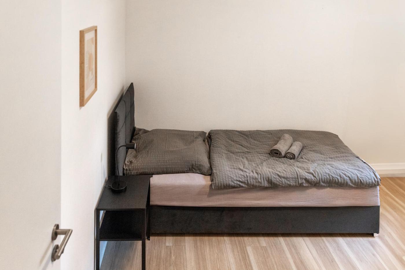 Apartment mit vier Einzelboxspringbetten - Netflix