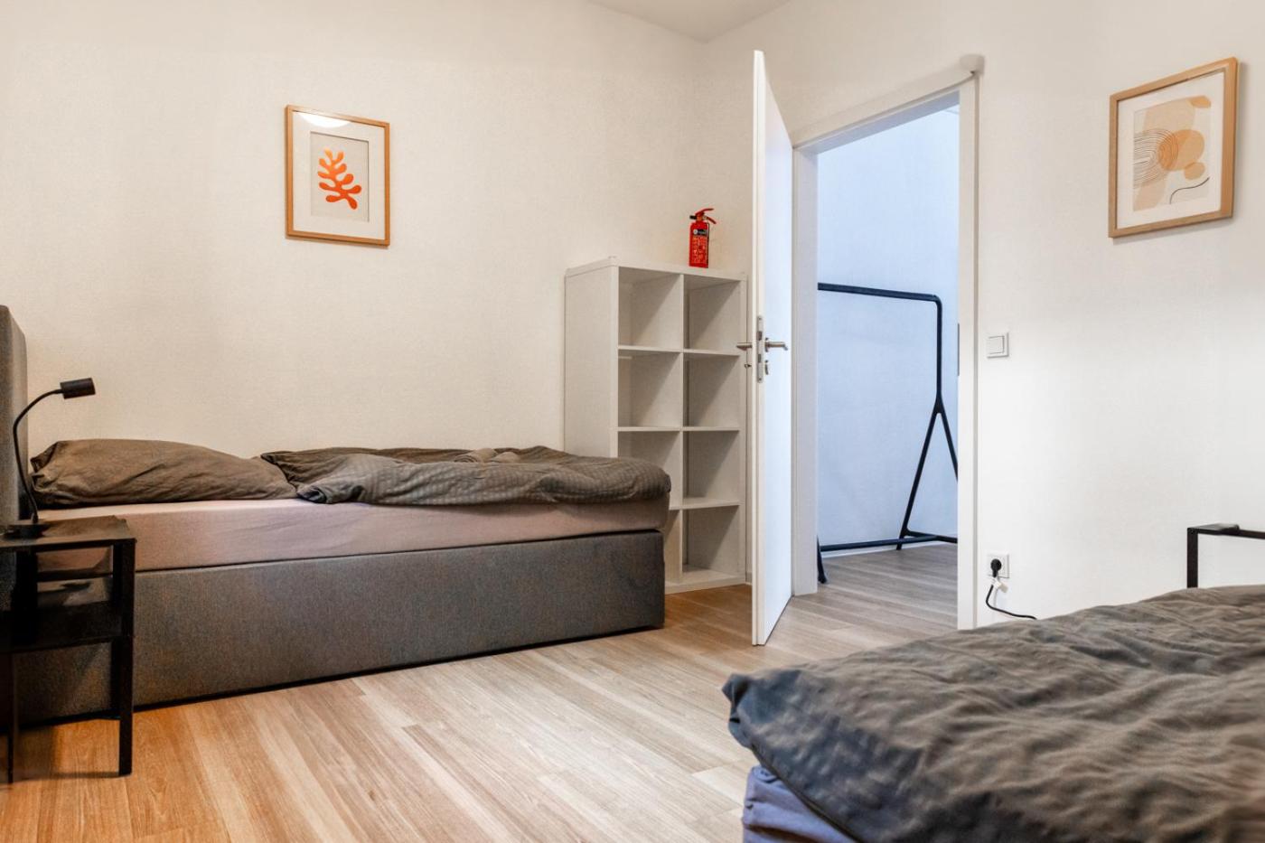 Apartment mit vier Einzelboxspringbetten - Netflix