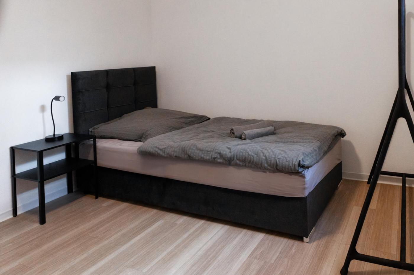 Apartment mit vier Einzelboxspringbetten - Netflix