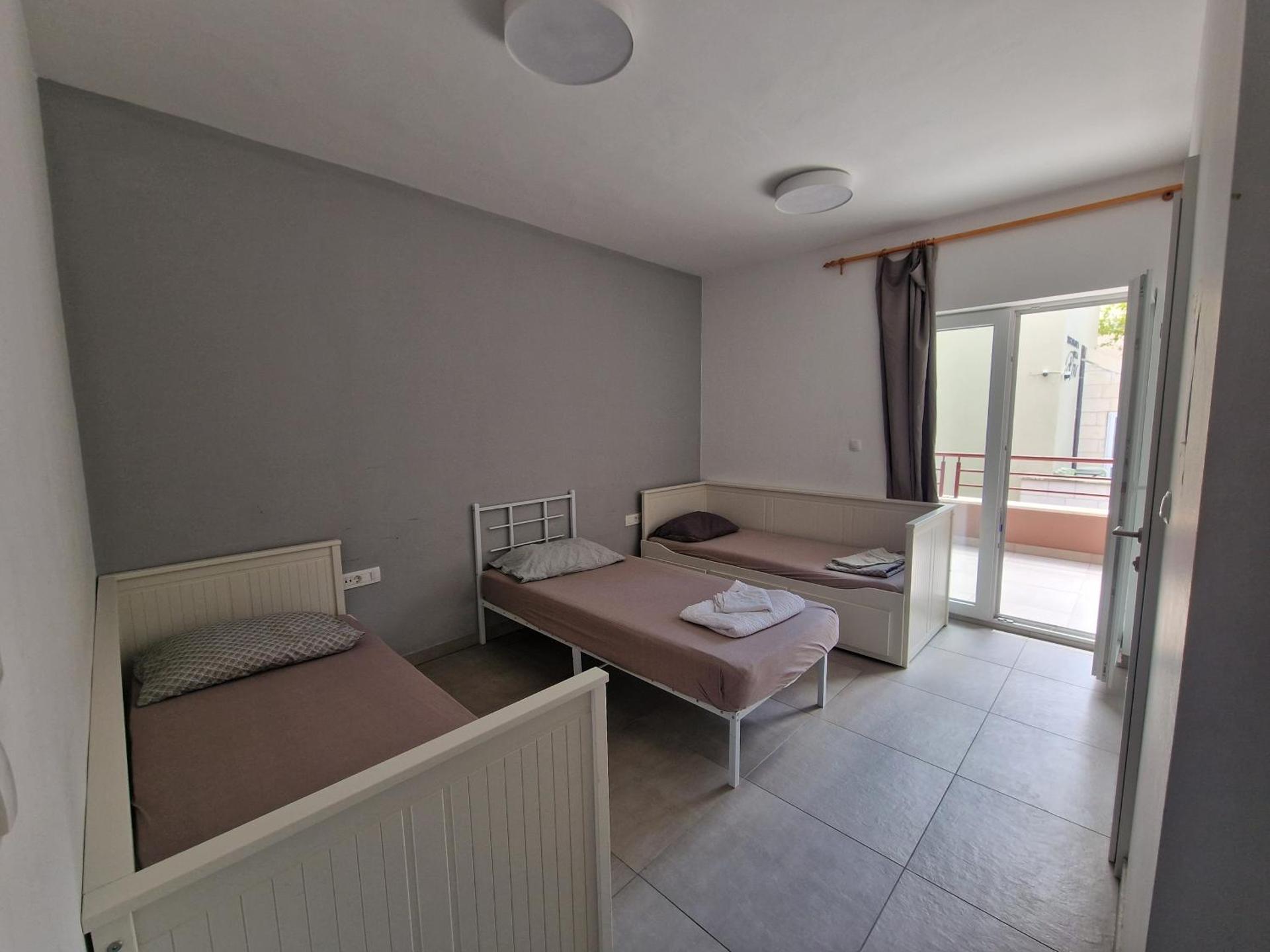 SUBTUB Hostel Makarska